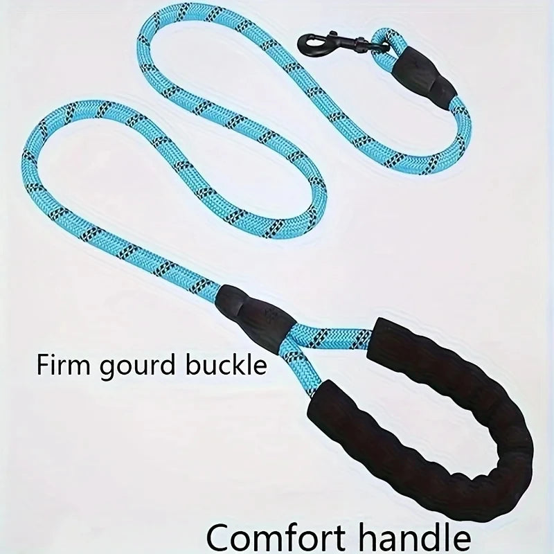 Heavy-duty metal clasp on PawVault reflective dog leash – PawVault